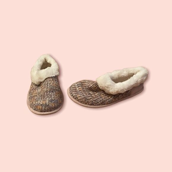 Secret Treasures Pink Iridescent Fur Slippers Sz 7 8 - Picture 2 of 3